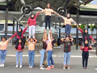 AKSI LANGKAH ANAK CHEEAR LEADER DI DEPAN MUSIUM AAU