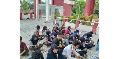 Kegiatan kemah bersama siswa-siswa dari SMA sesurabaya di Pantai Kenjeran, 24-26 Nov 2023 